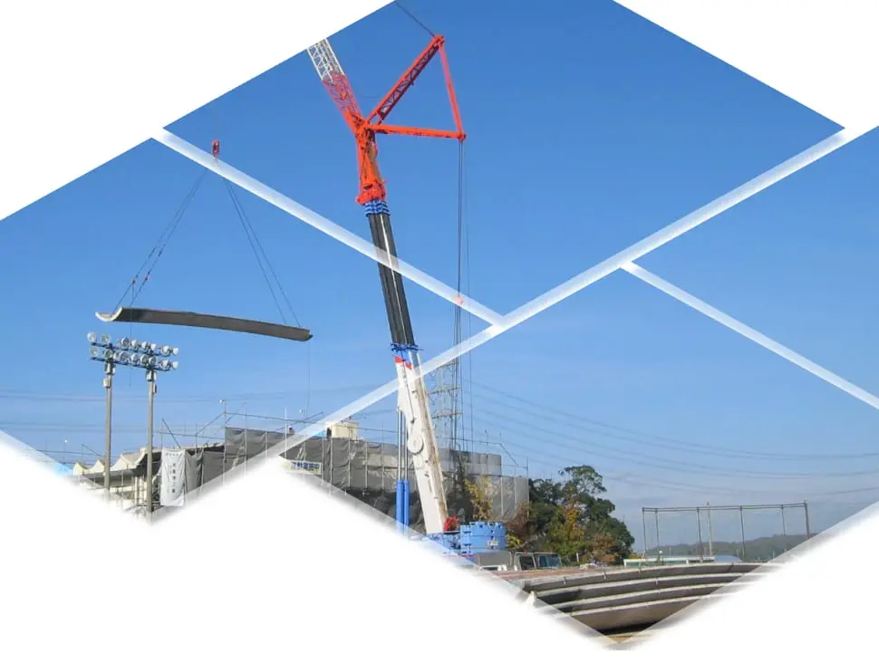 クレーンが鉄骨を持ち上げている様子