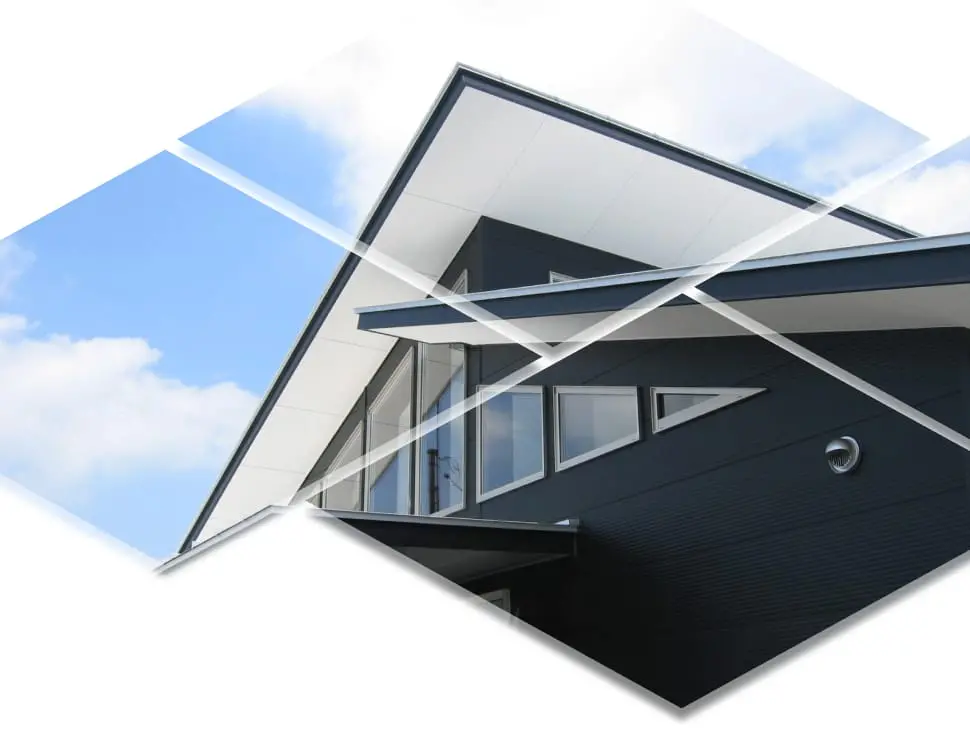 黒を基調とした外壁と、大きな窓ガラスが映えるスタイリッシュな建物